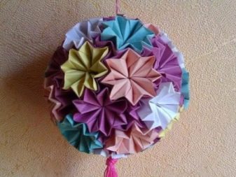 أمثلة صور Kusudama: ما هو - كيف تصنع كرة سحرية من الورق بيديك ، مخططات لتجميع زهور الأوريغامي