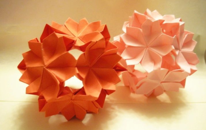 Kusudama fotoeksempler: hvad er det - hvordan man laver en magisk modulær kugle ud af papir med egne hænder, ordninger til samling af origami blomster