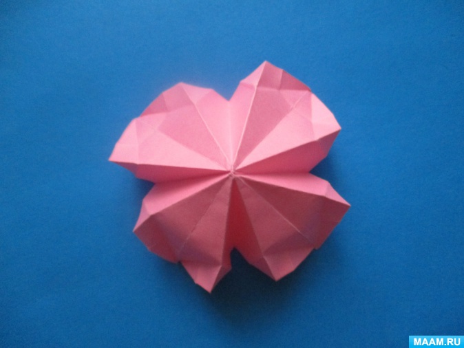 Kusudama fotoeksempler: hvad er det - hvordan man laver en magisk modulær kugle ud af papir med egne hænder, ordninger til samling af origami blomster