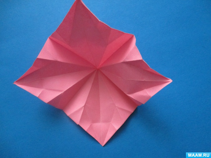 Príklady fotografií Kusudama: čo to je - ako vyrobiť magickú modulárnu guľu z papiera vlastnými rukami, schémy na zostavenie kvetov origami