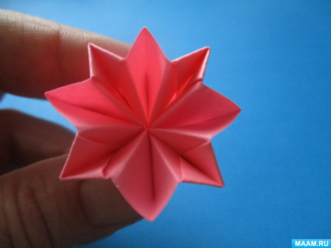 Príklady fotografií Kusudama: čo to je - ako vyrobiť magickú modulárnu guľu z papiera vlastnými rukami, schémy na zostavenie kvetov origami