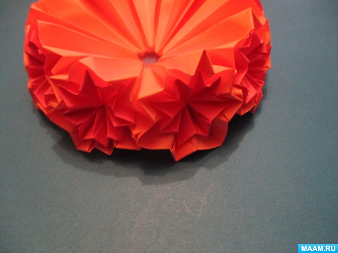 Kusudama fotoeksempler: hvad er det - hvordan man laver en magisk modulær kugle ud af papir med egne hænder, ordninger til samling af origami blomster