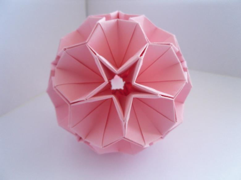 Kusudama: muligheder, fotodiagrammer, hvordan man laver kusudama -bolde ud af papir