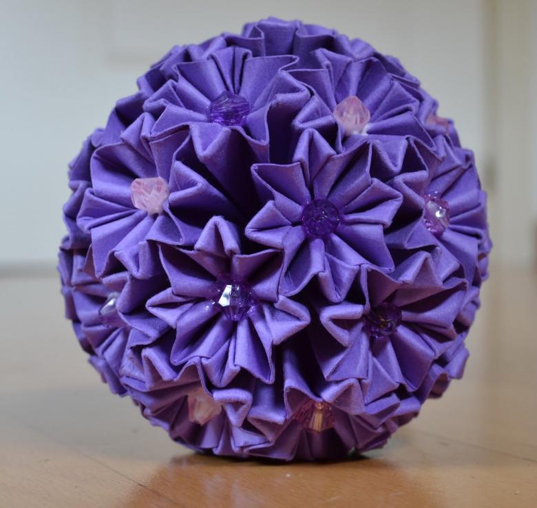 Kusudama: vaihtoehdot, valokuvakaaviot kusudama -pallojen tekemiseksi paperista