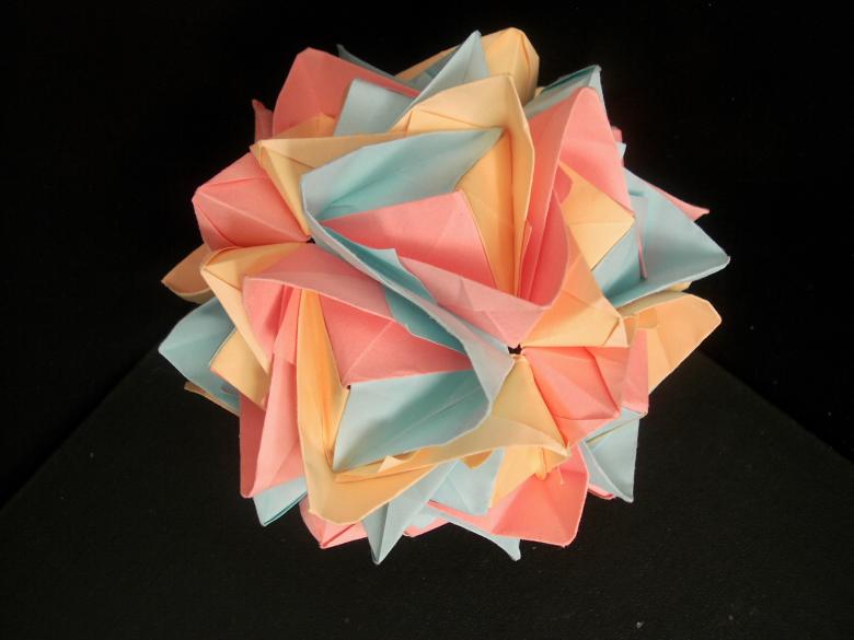 Kusudama: خيارات ، مخططات للصور كيفية صنع كرات kusudama من الورق