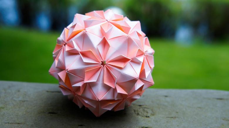 Kusudama: خيارات ، مخططات للصور كيفية صنع كرات kusudama من الورق