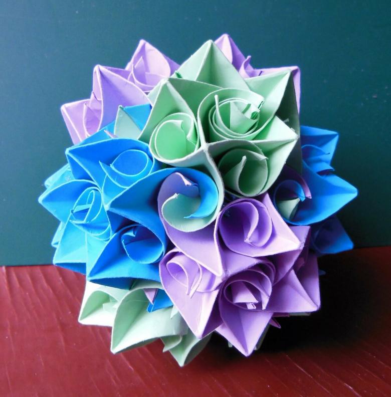 Kusudama: خيارات ، مخططات للصور كيفية صنع كرات kusudama من الورق