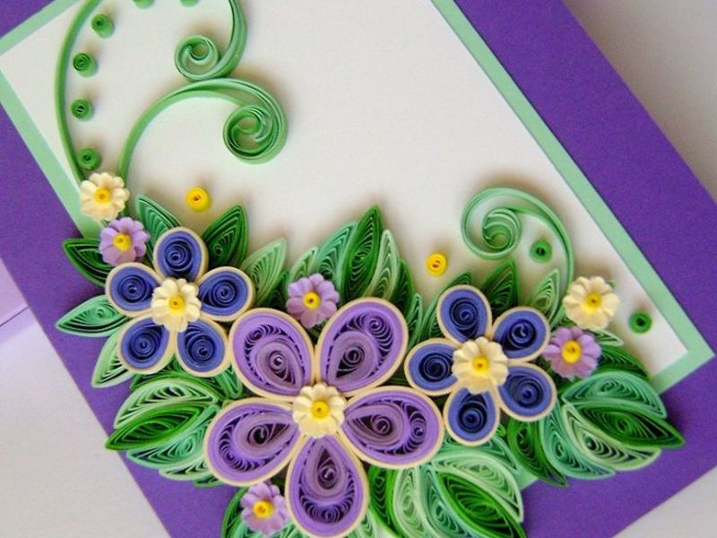 Λιλά λουλούδια στην τεχνική quilling