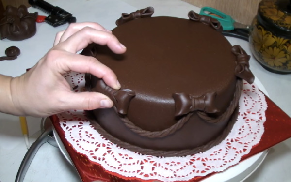 Ako zabaliť koláč tmelom. Recept s fotografiou doma