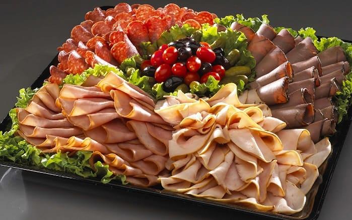 Menu na nový rok. Teplé jedlá, občerstvenie, nápoje a dezerty aké novoročné jedlá