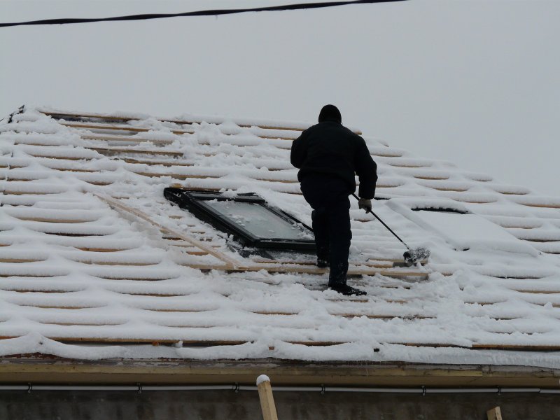 Onko katto mahdollista asentaa kylmänä vuodenaikana?