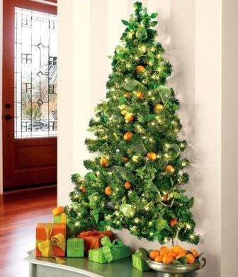 Pre tých, ktorí milujú kreativitu, odporúčame vyrobiť vianočný stromček z konárov. Je ľahké zariadiť takéto remeslo.