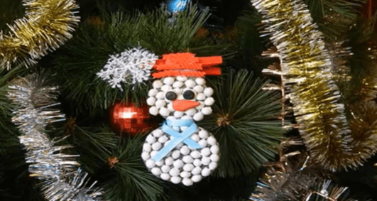 DIY snehuliaka hračka na vianočný stromček