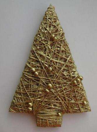 DIY vianočný stromček vyrobený z nití