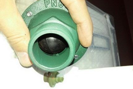 Loptový model má minimálny hydraulický odpor Spätný ventil guľového typu
