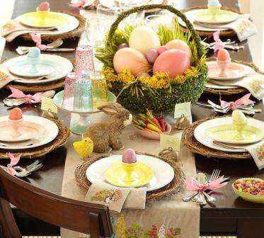 Juhlallinen pääsiäispöytä