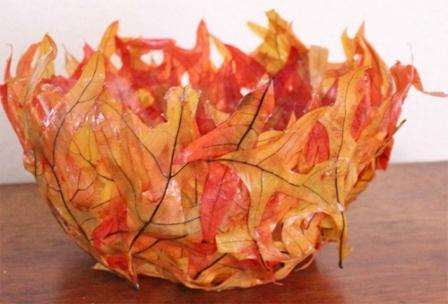 Vytvorte vázu z jesenného lístia
