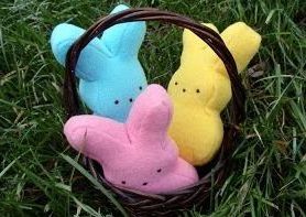 عيد الفصح الأرنب هو أحد رموز الاحتفال بعيد الفصح. نقترح صنع أرنب للأطفال من القماش بأيديهم.