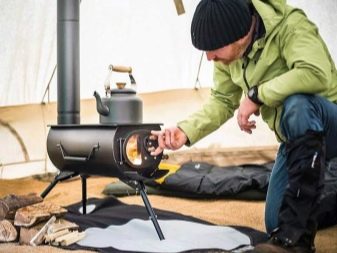 Φούρνος για μια σκηνή: μια επισκόπηση μακρόχρονων φούρνων κατασκήνωσης, μίνι μοντέλα ξύλου και αερίου για τη θέρμανση μιας χειμερινής τουριστικής σκηνής
