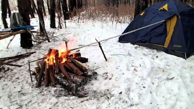 Kuinka ja mitä lämmittää teltta talvella ja syksyllä kalastusmatkalla ilman höyryjä