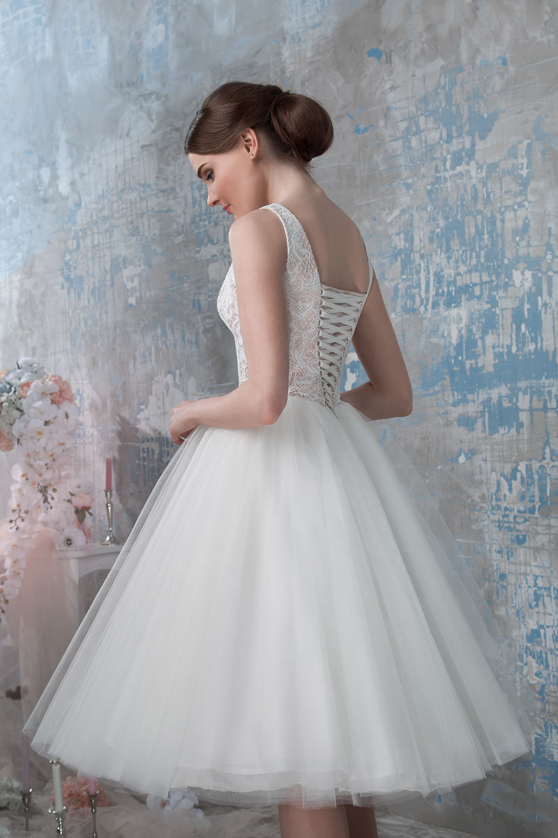 فستان زفاف قصير تول