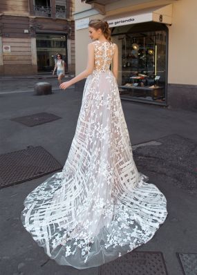 Svadobné šaty z tylu s výšivkou a 3D kvetmi ZAR002