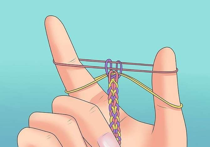 Gentag fletningstrinnene, indtil armbåndet har den rigtige størrelse til dit håndled.