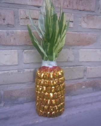 Dekorer en gaveflaske Champagne i form af en ananas