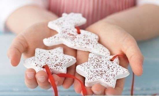 DIY χριστουγεννιάτικες χειροτεχνίες από αλατισμένες εικόνες ζύμης του σχήματος