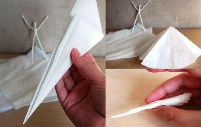 Lad os begynde at lave et outfit til en ballerina. For at gøre dette foldes serviet, helst hvidt, halvt, så der kommer en trekant ud og bøjer begge hjørner af de resulterende hjørner til en bøjning i midten.