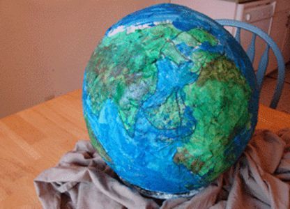 Håndværkskugle Lav en globus til en geografiundervisning, papier mache.
