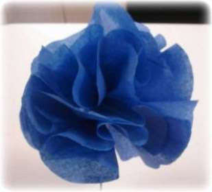volumetrický kvet vlnitého papiera
