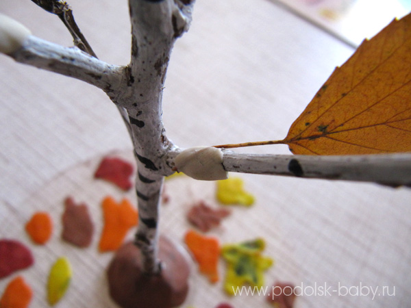 DIY φθινοπωρινές χειροτεχνίες από φύλλα (όλα τα νέα είδη για παιδιά νηπιαγωγείου και σχολείου) στάδιο 53
