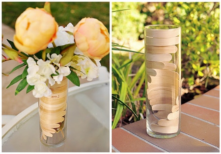 Váza vyrobená z drevených tyčiniek