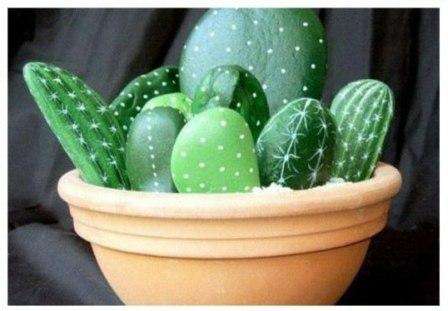 Remeselné kamenné kaktusy s dieťaťom
