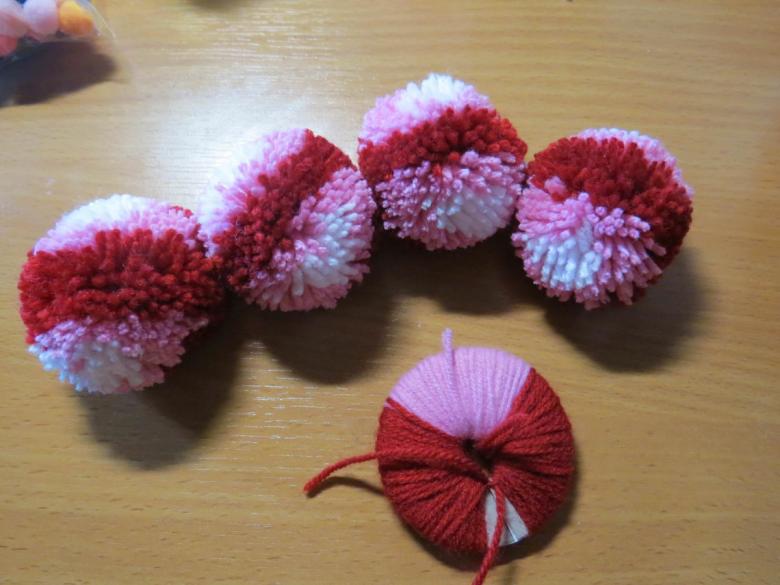 DIY pomponit - valokuva - ideoita alkuperäisille kotitekoisille pomponeille