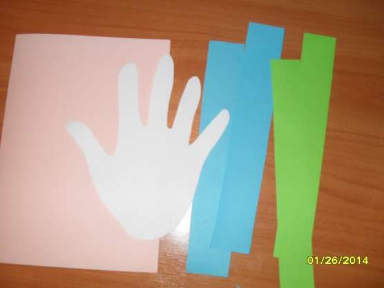 gaver til mødre den 8. marts med egne hænder i børnehave yngre gruppe