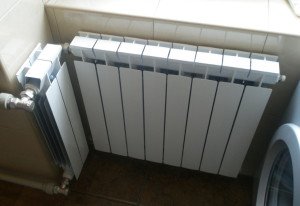 På billedet - en radiator til køkkenet, aqua-rmnt.com