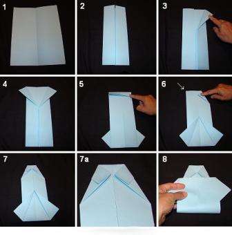 Prøv også at folde en almindelig papirskjorte. For at gøre dette bliver du nødt til at mestre det grundlæggende i origami -teknik.