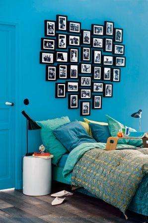 في داخل غرفة النوم ، باستخدام الصورة ، يمكنك تزيين جدار كامل. للقيام بذلك ، سيتعين عليك أيضًا التقاط الكثير من الصور الجميلة وتحديد أحجامها.