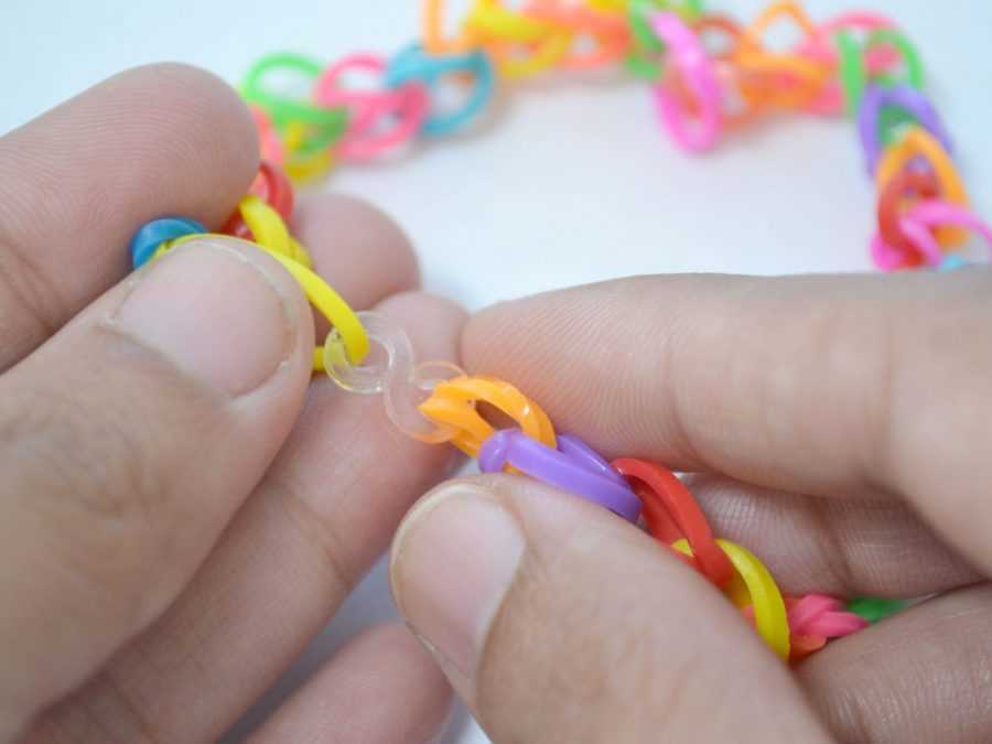 Mønstre til vævning af armbånd fra gummibånd-hvordan og hvad der skal væves, trin-for-trin algoritmer til fremstilling af armbånd fra gummibånd