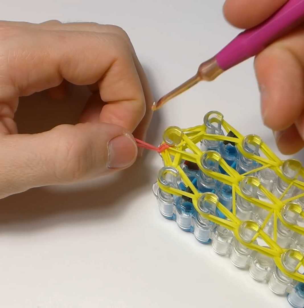 Mønstre til vævning af armbånd fra gummibånd-hvordan og hvad der skal væves, trin-for-trin algoritmer til fremstilling af armbånd fra gummibånd