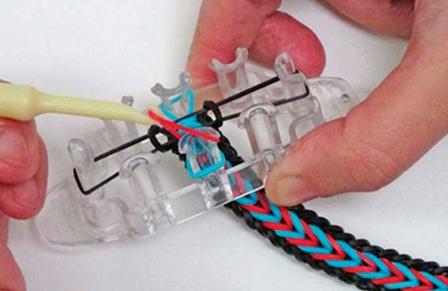 Sådan væves på Rainbow Loom monsterhale