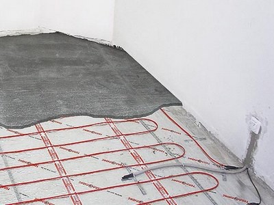 Sähköisellä lattialämmitysjärjestelmällä tasoitteen ei tulisi olla paksumpaa kuin 30 mm