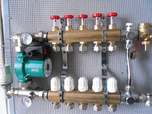 Gør-det-selv varmt vandgulv fra en gasfyr i huset: diagrammer, beregninger og trin-for-trin installation