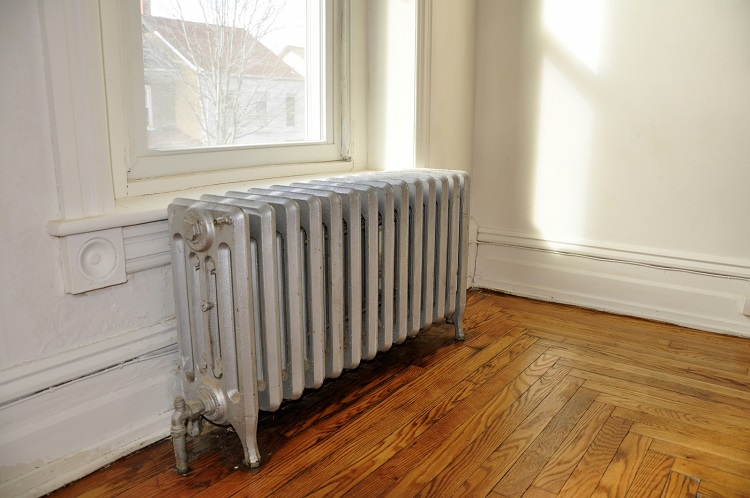 Varmeafledning af varme radiatorer bord