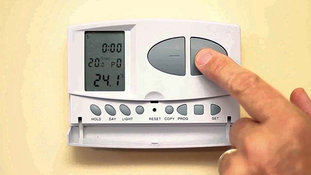 ضبط درجة الحرارة لتسخين هواء الغرفة