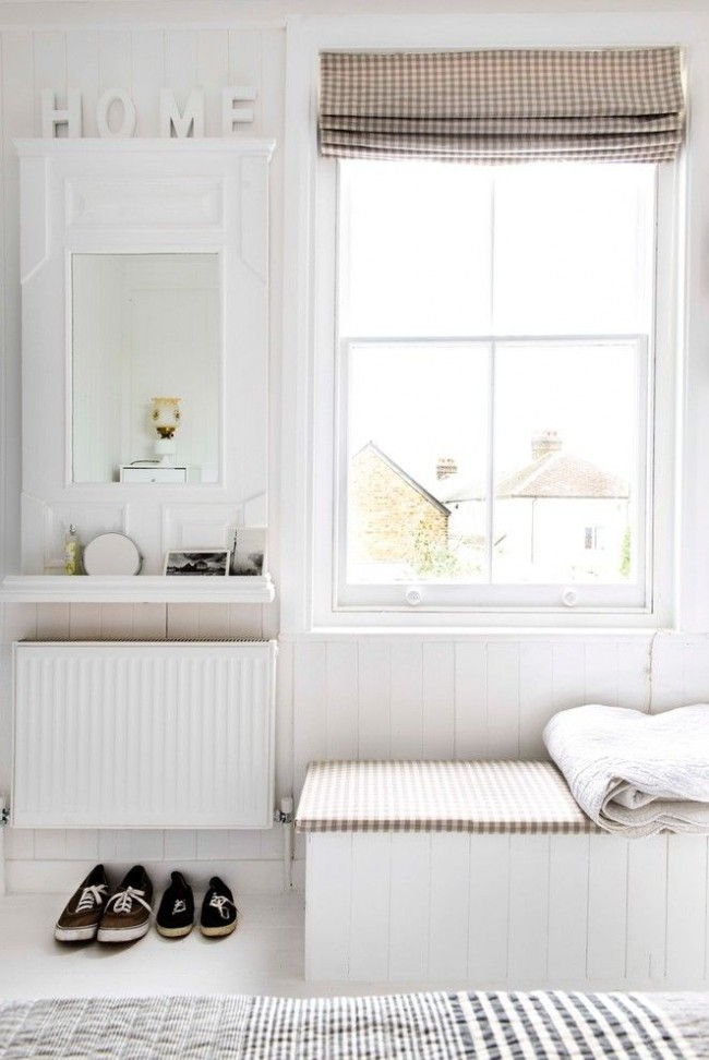 Soveværelse i hvidt med stål radiator Soveværelse i hvidt med stålradiator