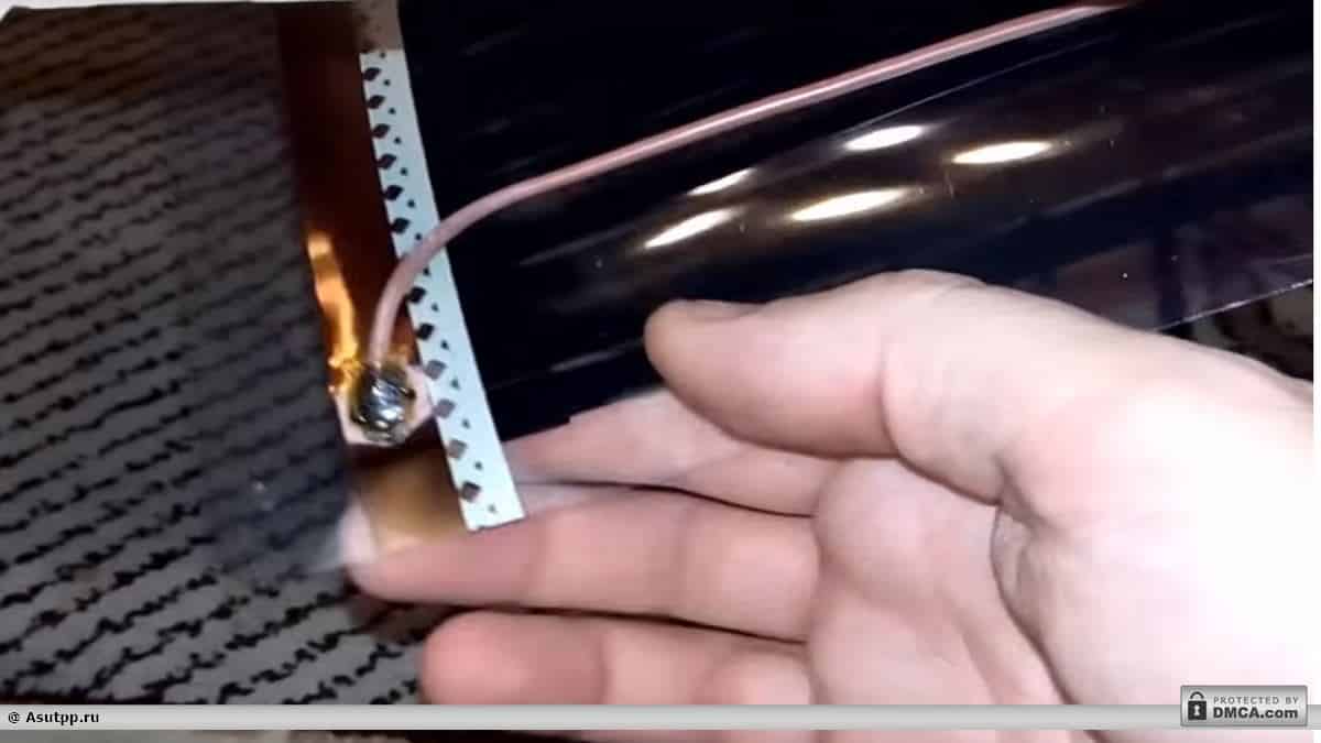 Συγκολλήστε τον ακροδέκτη στη ράβδο χαλκού Συγκολλήστε τον ακροδέκτη στη ράβδο χαλκού