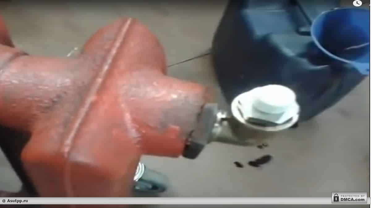 Κλείστε το λαιμό πλήρωσης λαδιού Κλείστε το λαιμό πλήρωσης λαδιού